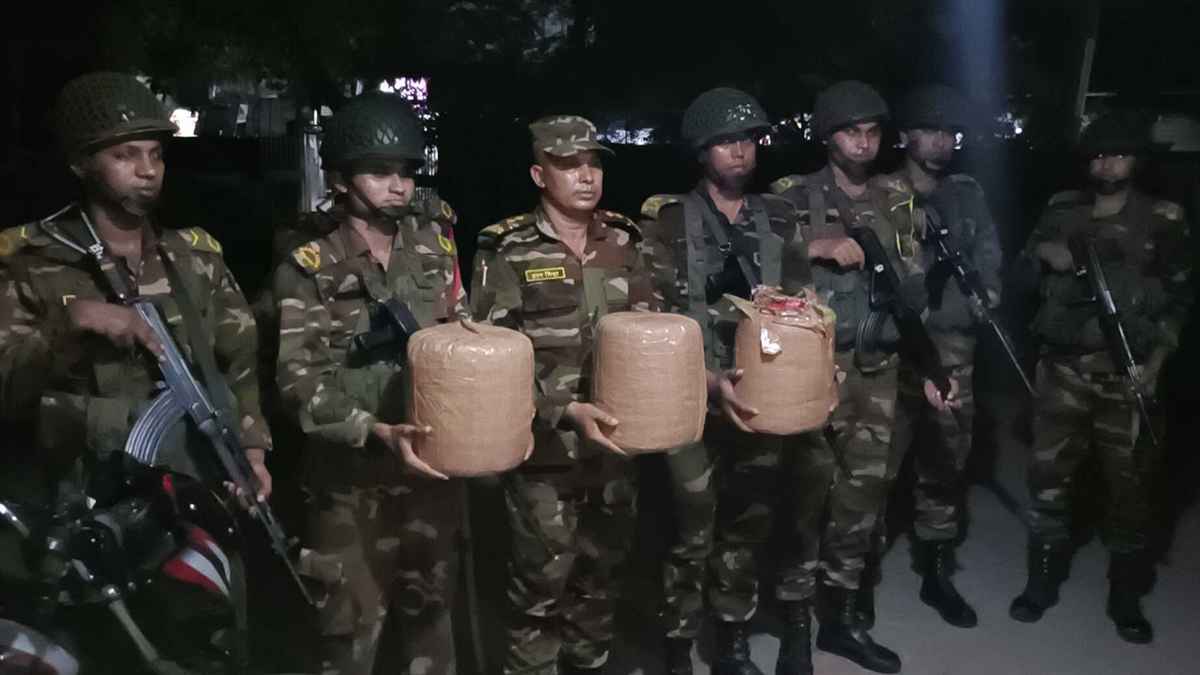 কুড়িগ্রামে সেনা অভিযান, উদ্ধার হলো এক মণ গাঁজা